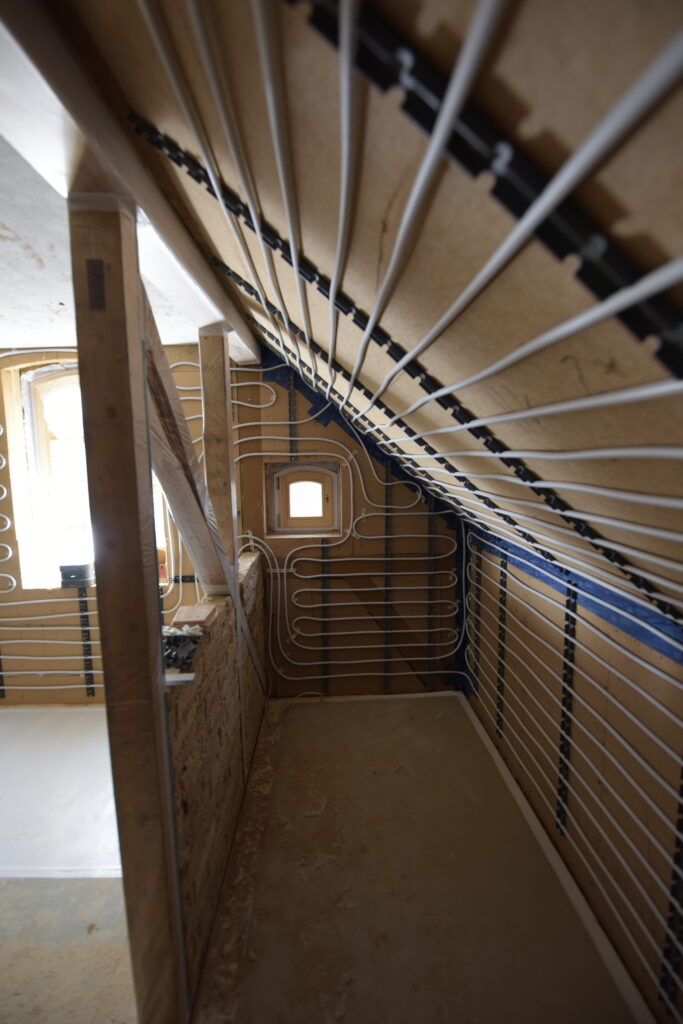 Dachschräge Wandheizung